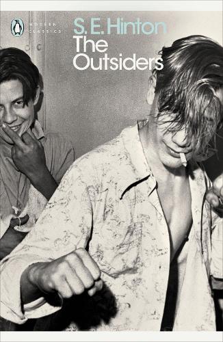 The Outsiders - Penguin Modern Classics S.E. Hinton, Jodi Picoult 9780141189116 book cover